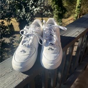 Nike Air Force 1 Low – White – Youth Size 7Y (Fits Women’s 8.5) – Worn Twice